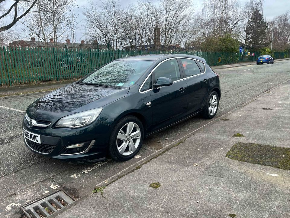 VAUXHALL ASTRA SRI CDTI AUTO ENGINE SIZE 2.0 Litres FUEL DIESEL BODY 5 DOOR HATCHBACK TRANSMISSION AUTOMATIC SEATS 5 COLOUR GREEN REG DATE 31/01/2016 38154 Miles FA65 MVC