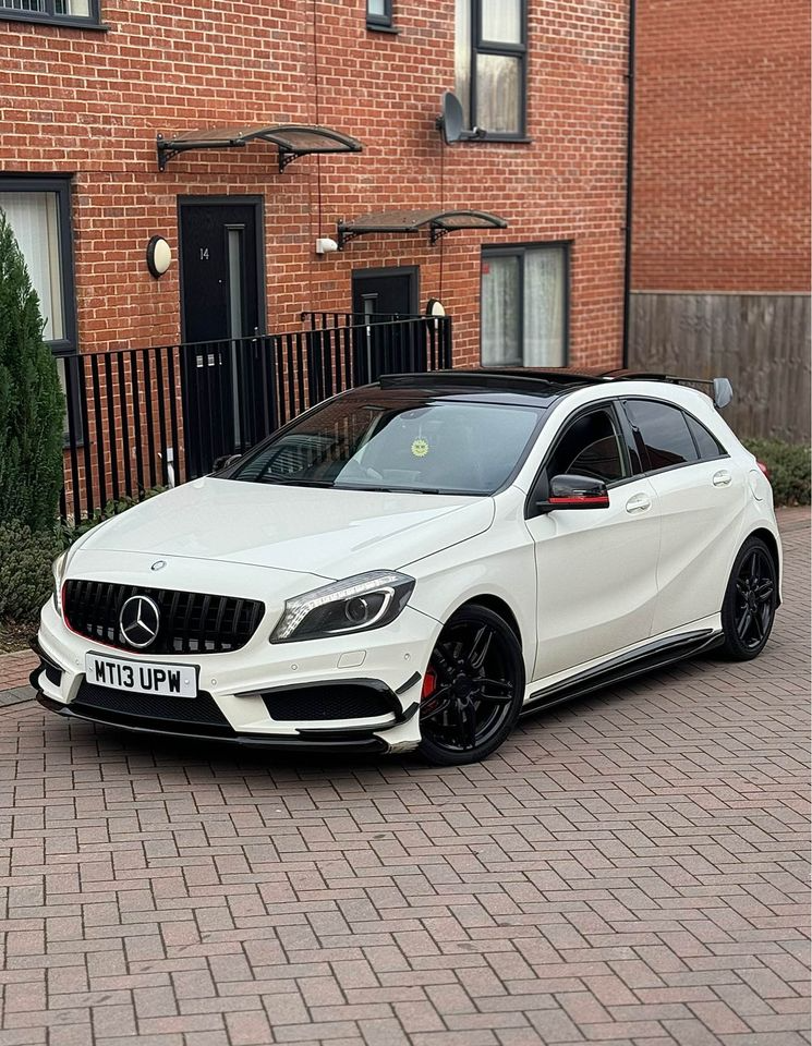 MERCEDES-BENZ A220 BLUE-CY AMG SPORT CDI A ENGINE SIZE 2.2 Litres FUEL DIESEL BODY 5 DOOR HATCHBACK TRANSMISSION AUTOMATIC SEATS 5 COLOUR WHITE REG DATE 25/06/2013 143000 Miles MT13 UPW