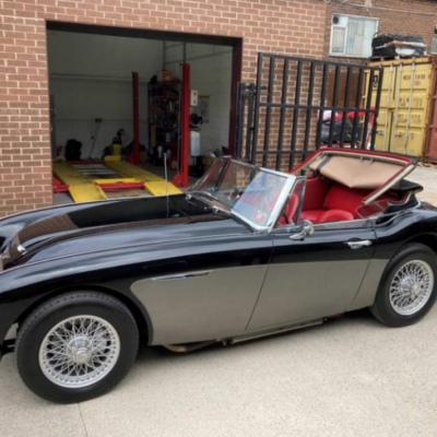 AUSTIN HEALEY ENGINE 2912 cc FUEL PETROL BODY DOOR TRANSMISSION MANUAL SEATS 2 COLOUR GREY/BLACK REG DATE 1965 40000 Miles EDE 245C