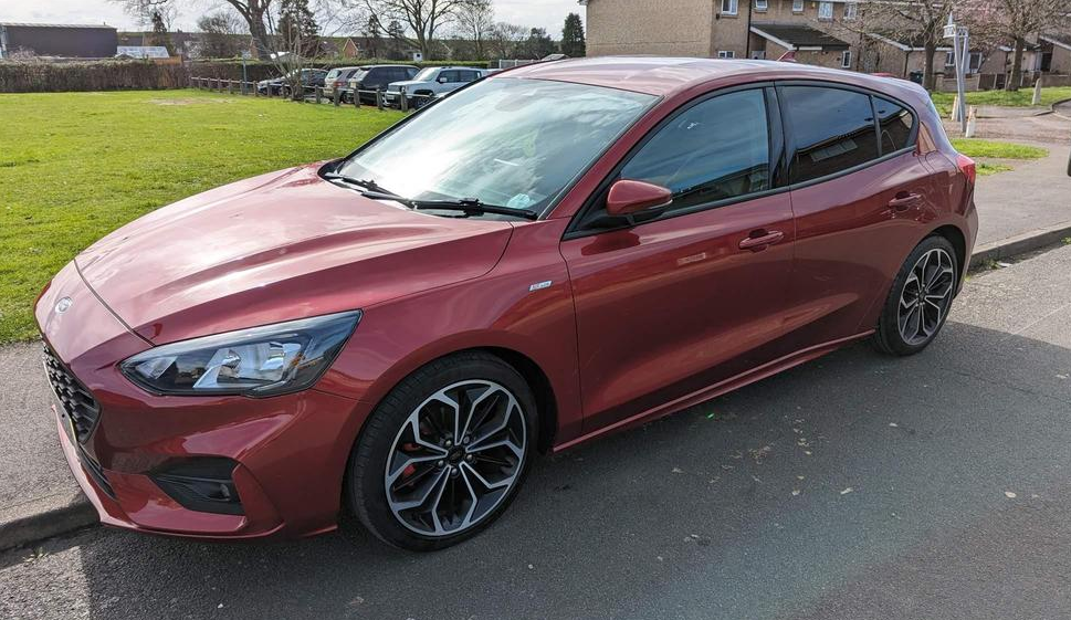 FORD FOCUS ST-LINE X ENGINE SIZE 1.5 Litres FUEL PETROL BODY 5 DOOR HATCHBACK TRANSMISSION MANUAL SEATS 5 COLOUR RED REG DATE 30/09/2018 31300 Miles BJ68UYO