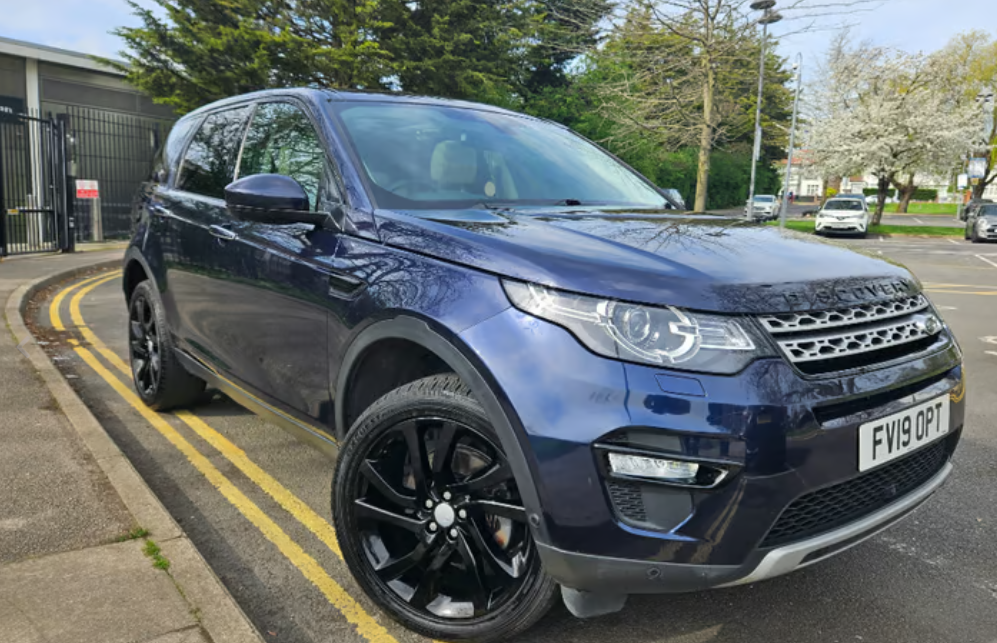 LAND ROVER DISCOVERY SPORT HSE LUX TD4 A ENGINE SIZE 2.0 Litres FUEL DIESEL BODY 5 DOOR ESTATE TRANSMISSION AUTOMATIC SEATS 5 COLOUR BLUE REG DATE 30/03/2019 24500 Miles FV19 OPT