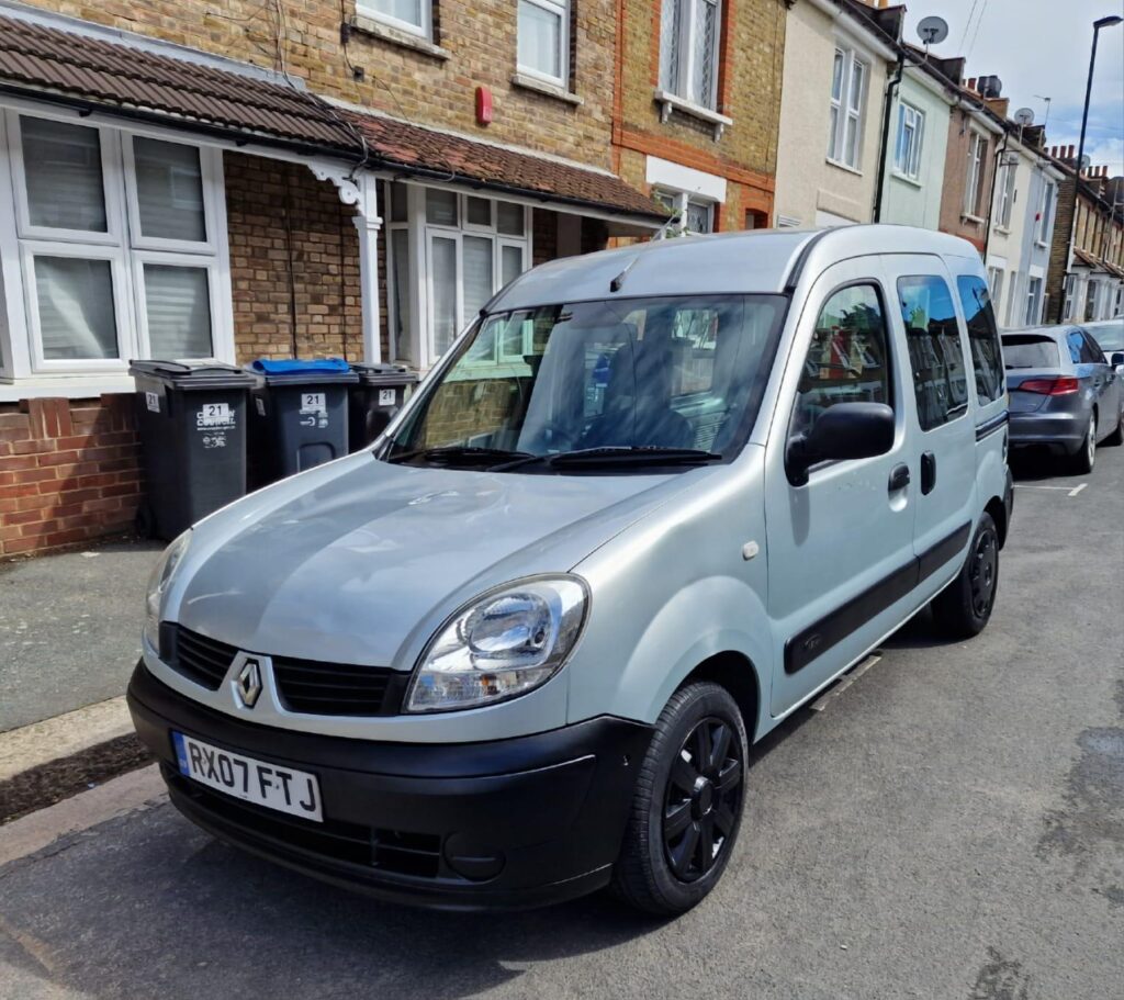 RENAULT KANGOO AUTHENTIQUE Engine Size 1.2 Litres Fuel PETROL Body 5 DOOR MPV Transmission MANUAL Seats 5 Colour GREY Reg Date 18/04/2007 Mileage 106200 Reg RX07FTJ