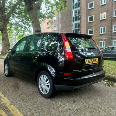 FORD FOCUS C-MAX GHIA AUTO Engine Size 2.0 Litres Fuel PETROL Body 5 DOOR MPV Transmission AUTOMATIC Seats 5 Colour BLACK Reg Date 29/08/2006 Mileage: 115000 Reg LM06HMJ