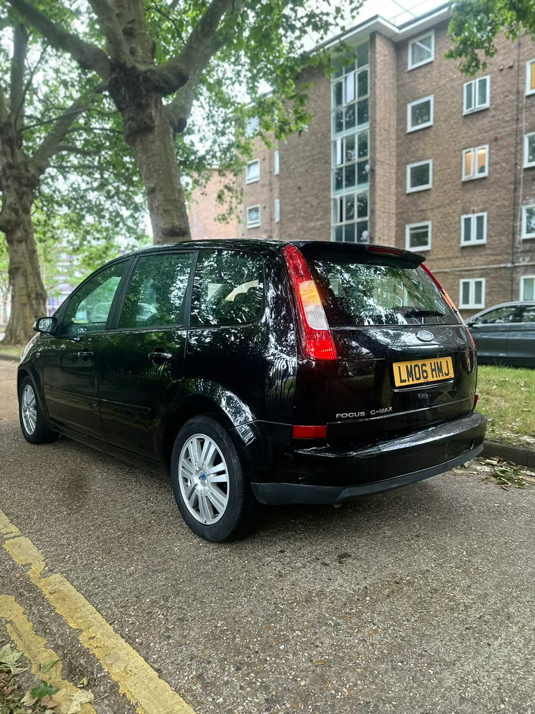 FORD FOCUS C-MAX GHIA AUTO Engine Size 2.0 Litres Fuel PETROL Body 5 DOOR MPV Transmission AUTOMATIC Seats 5 Colour BLACK Reg Date 29/08/2006 Mileage: 115000 Reg LM06HMJ