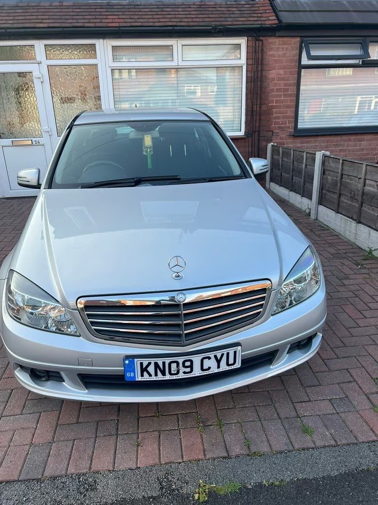 MERCEDES-BENZ C180 KOMP SE BLUEEFF-CY A Engine Size 1.6 Litres Fuel PETROL Body 4 DOOR SALOON Transmission AUTOMATIC Seats 5 Colour SILVER Reg Date 27/03/2009 Mileage: 132000 Reg KN09CYU